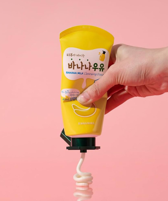 WELCOS Пенка для умывания с бананом Kwailnara Banana Milk Cleansing Foam, 120мл (2)