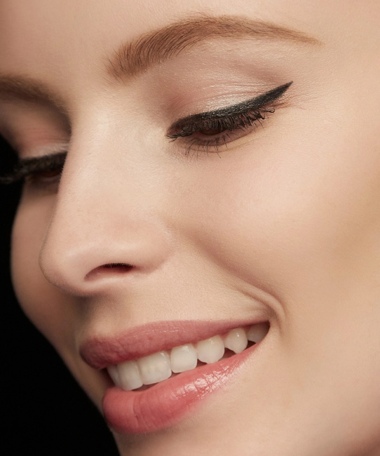 BioNike Подводка жидкая для глаз DEFENCE COLOR PERFECT LINER EYELINER 01, 3мл (1)