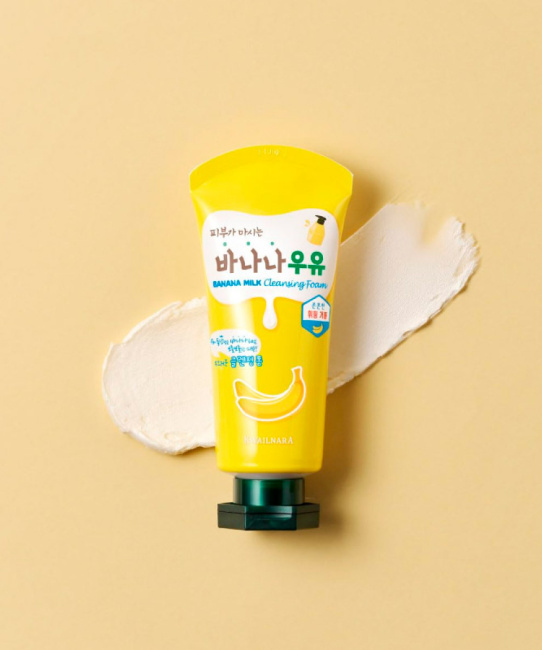 WELCOS Пенка для умывания с бананом Kwailnara Banana Milk Cleansing Foam, 120мл (1)
