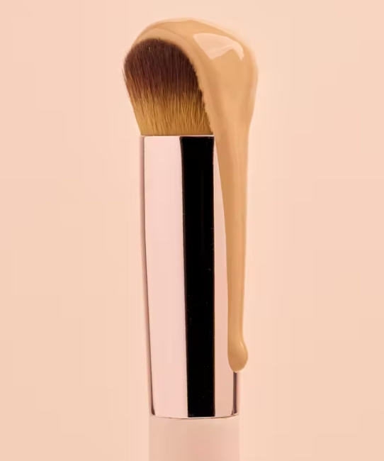 BioNike Кисть для нанесения основы DEFENCE COLOR FOUNDATION BRUSH (1)