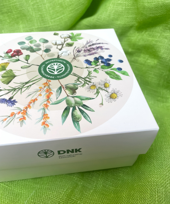 Подарочная упаковка Подарочная коробка "Круг с растениями DNK" (2)