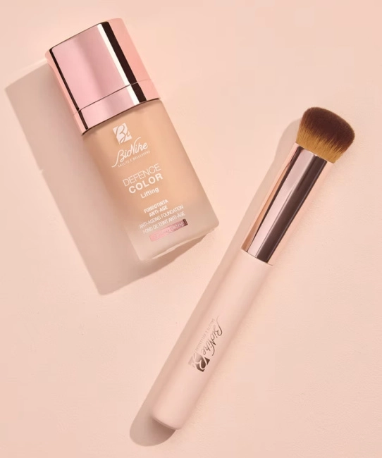 BioNike Кисть для нанесения основы DEFENCE COLOR FOUNDATION BRUSH (2)
