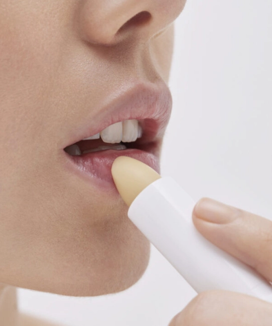 BABE Laboratorios Гигиеническая помада для губ SPF 20, 4г (2)