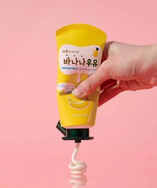 WELCOS Пенка для умывания с бананом Kwailnara Banana Milk Cleansing Foam, 120мл (2)