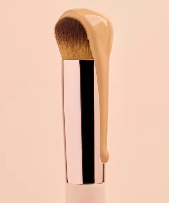 BioNike Кисть для нанесения основы DEFENCE COLOR FOUNDATION BRUSH (1)