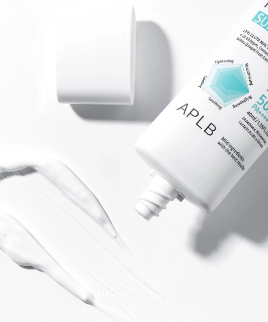 APLB Солнцезащитный крем GLUTATHIONE NIACINAMIDE SUNSCREEN SPF50+ PA++++, 40мл (4)
