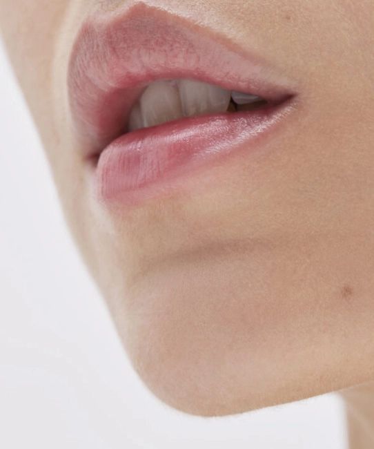 BABE Laboratorios Бальзам для губ с SPF50, 15мл (3)