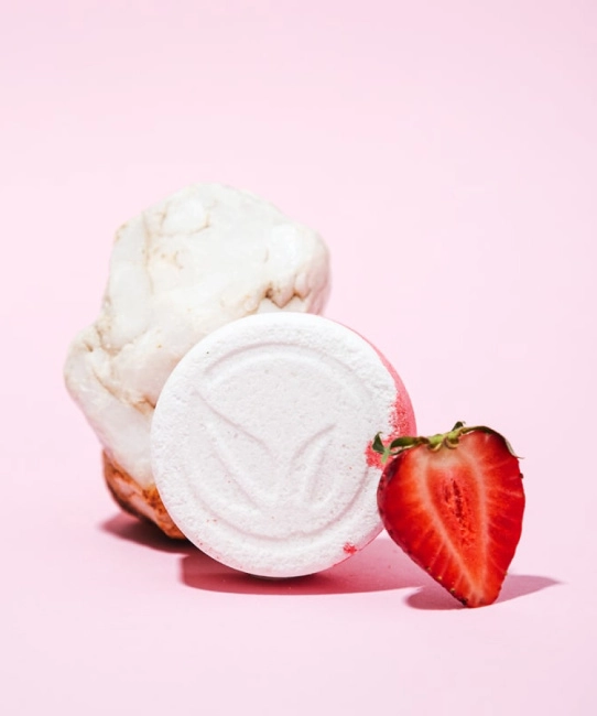 SAVONRY Шарик пена для ванн КЛУБНИКА, 85гр (1)